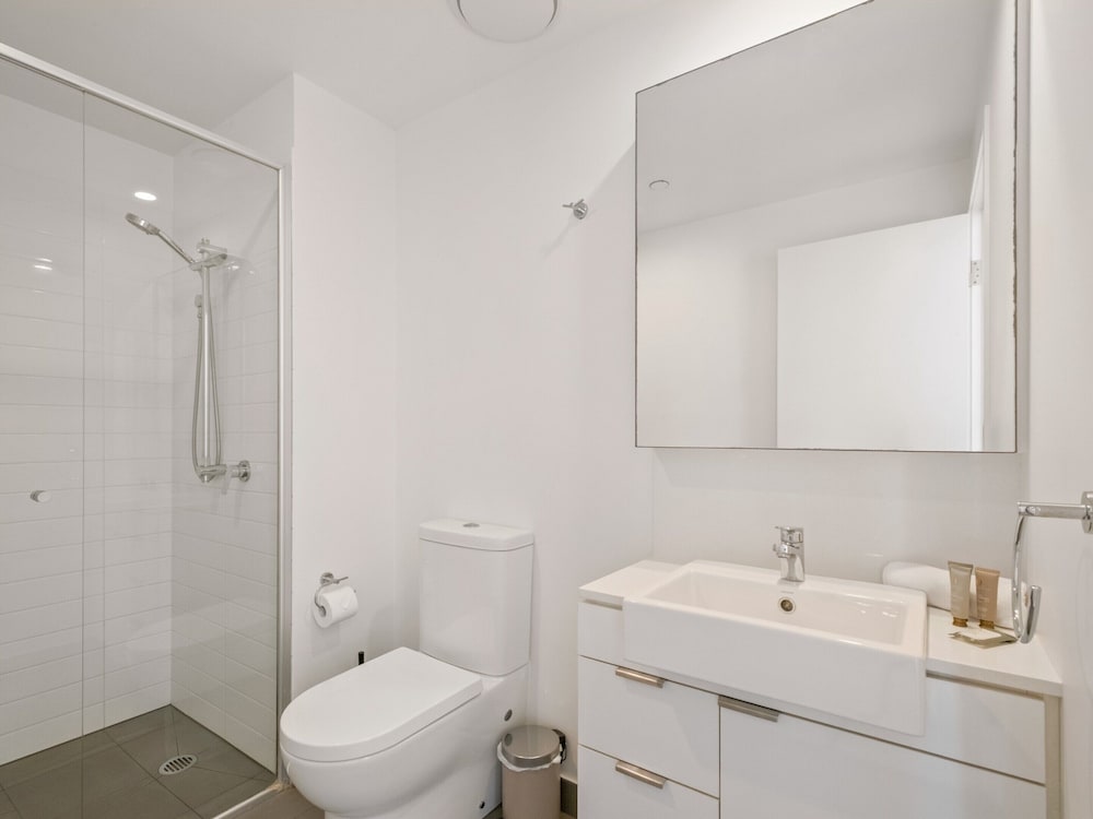 Sunny 2-bed in Valley With Premium Amenities