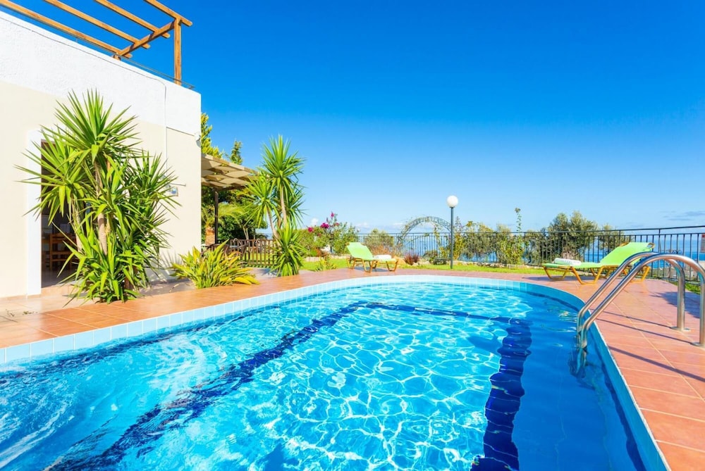 Maroulas Villas Collection