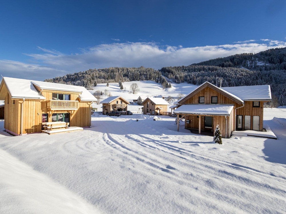 Attractive Chalet With Jacuzzi