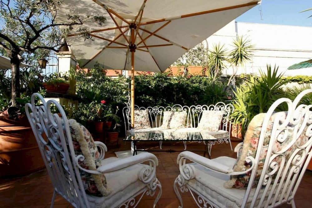 Palazzo Palermo Near the Roman Forum the Perfect Family Oasis in Rome