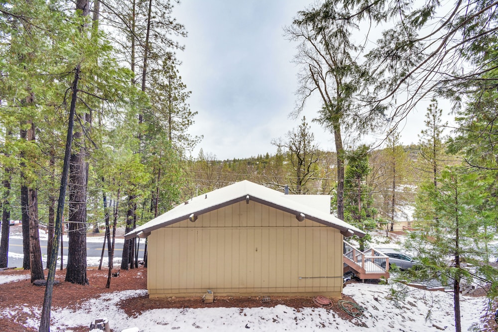 Cozy Groveland Chalet Near Yosemite!