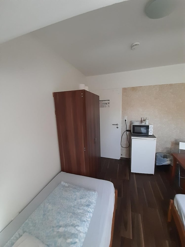 2-Rent Group Hostel Rooms&Apartments EVE168