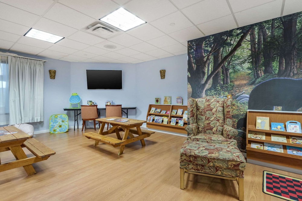 Three Bears Waterpark Resort Near Tomah, Ascend Collection Hotel