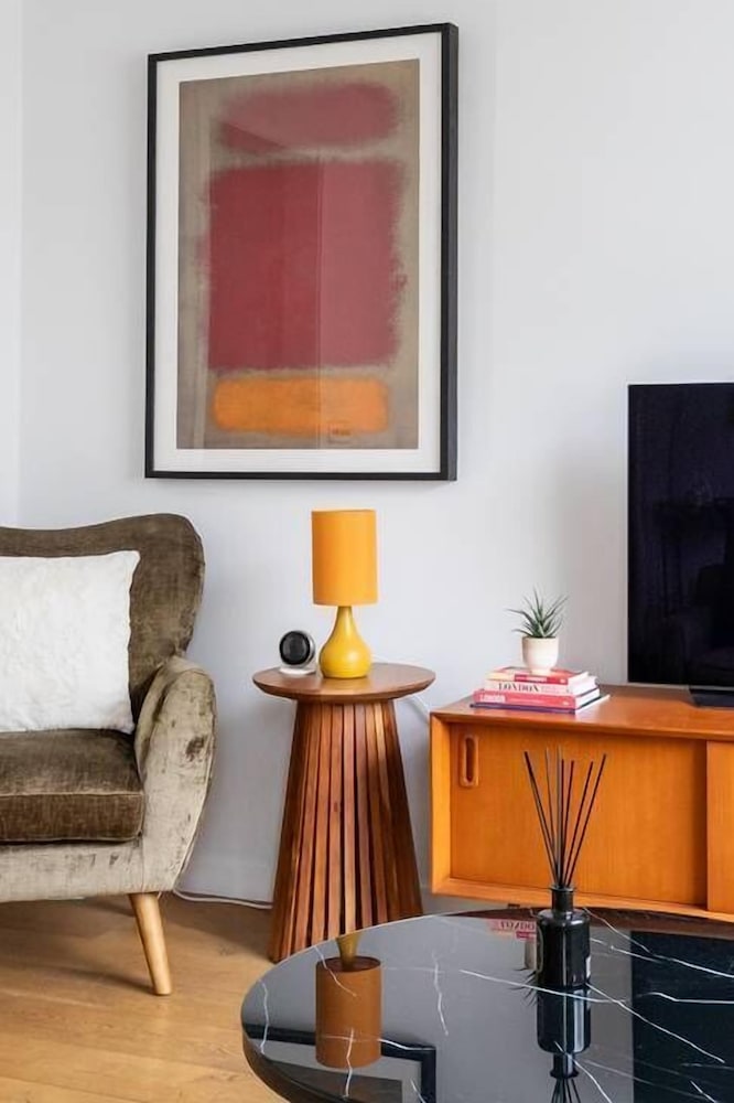 St Stephen's Gardens Viii by Onefinestay