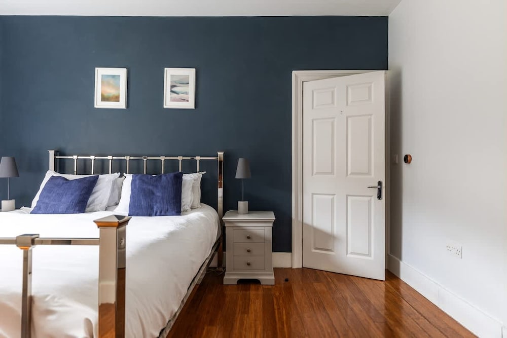 Elegant Georgian Flat in Historic Bath With Garden