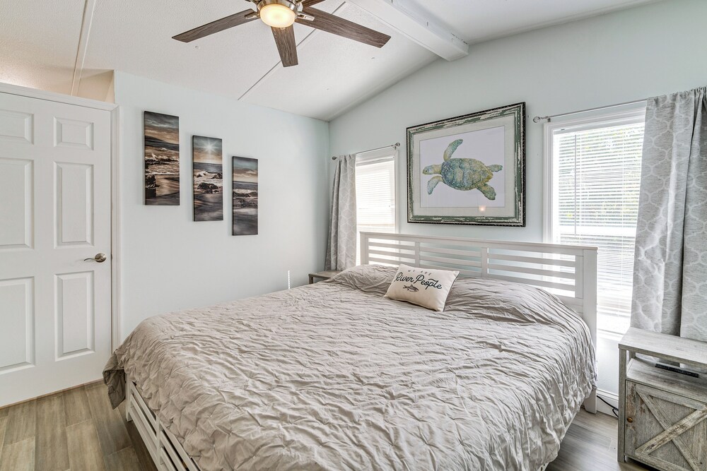 5 Mi to Manatees! Waterfront Crystal River Home