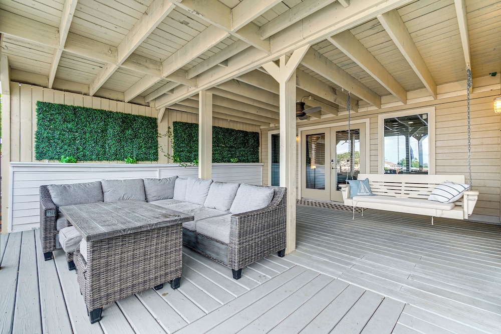 Private Boat Dock & Slip: Luxe Lake Conroe Gem!