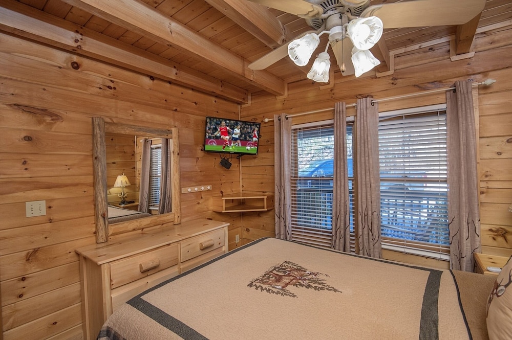 Er257-mountain Charm Great Location-close To Town 3 Bedroom Cabin view 4