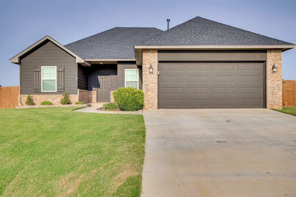 Golf, Swim, Relax: Oklahoma Ranchland Retreat