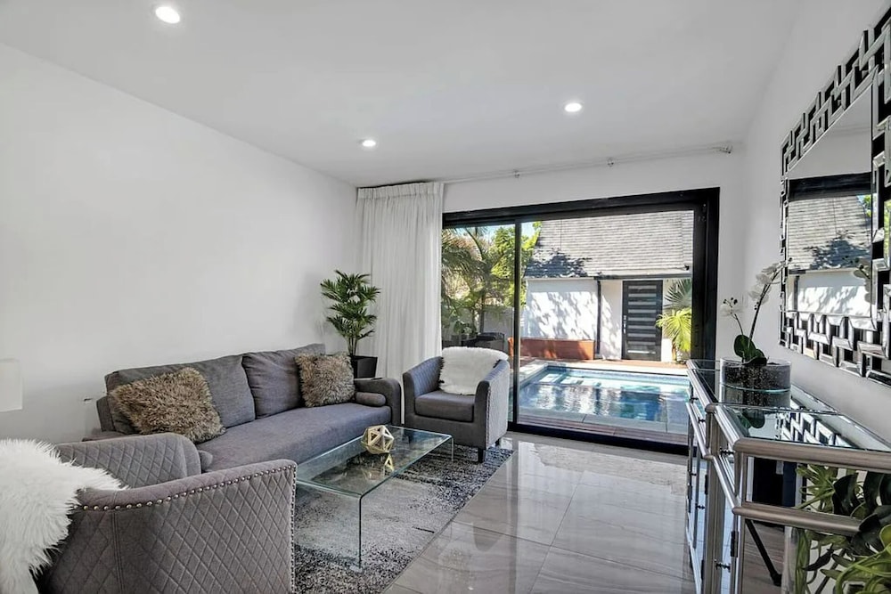 Mansfield Modern - Ultimate Entertainers Oasis With Guest House