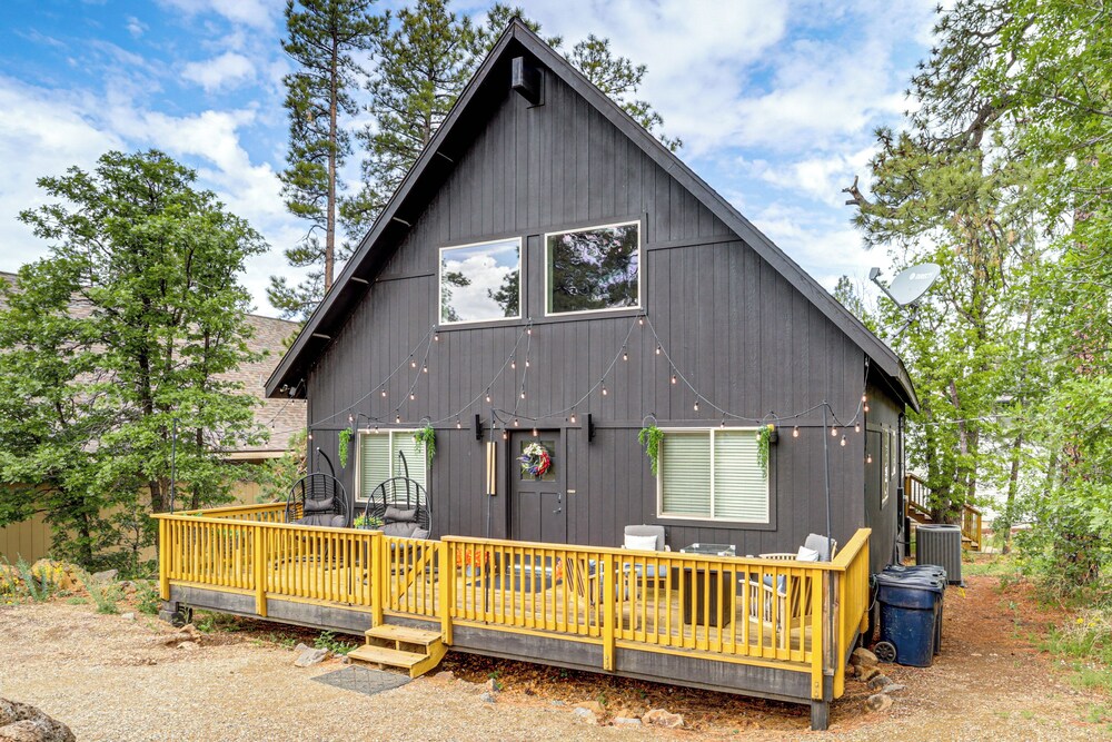 Walk to Trails: Modern Munds Park Mountain Retreat