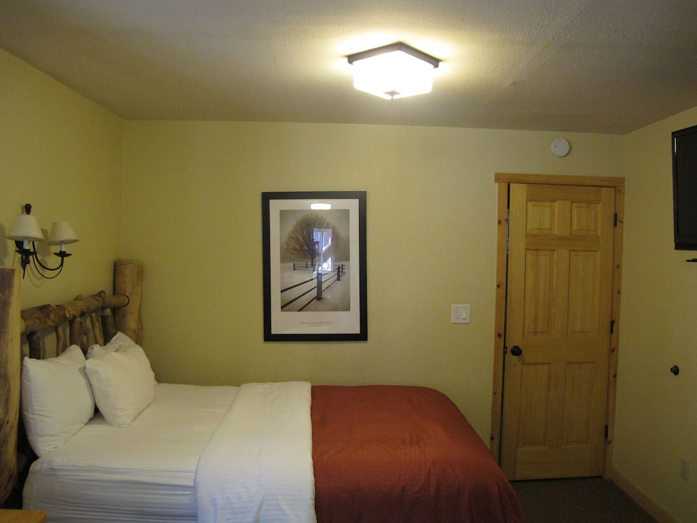 Convict Lake Resort