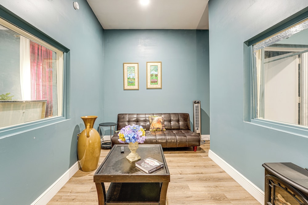 Peaceful Weekend Rendezvous! Odessa Apartment