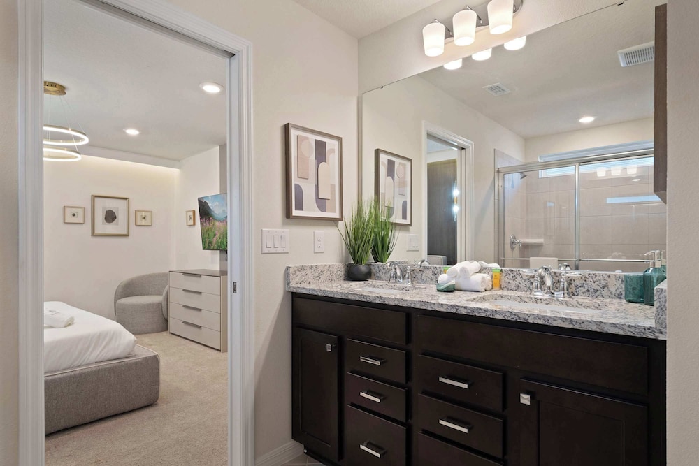 Luxurious Windsor Cay Villa Private Pool, Epic Game Room & Minutes to Disney!