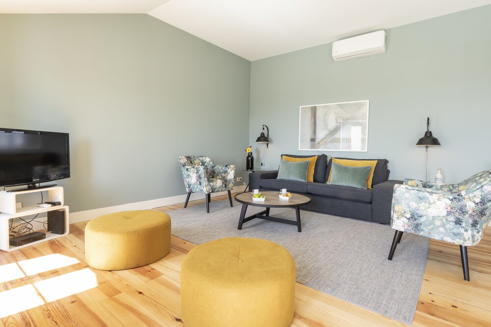 Santos Apartments by Linc