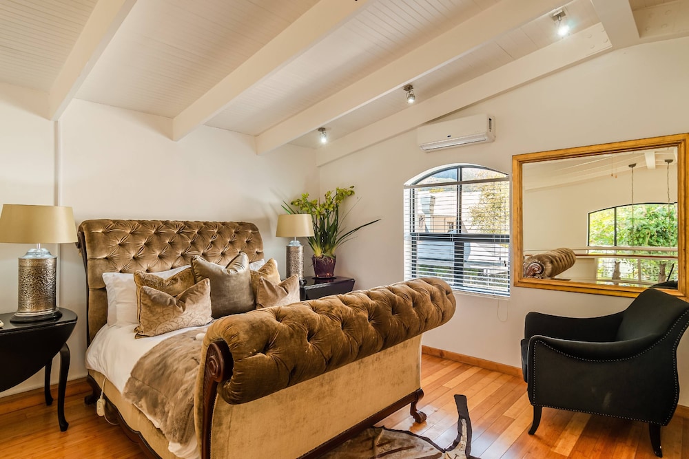 The Ivy Apartments