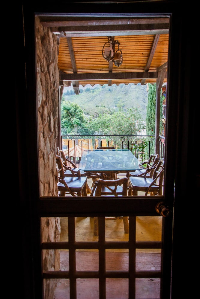 Hosteria Jardines de Chamana