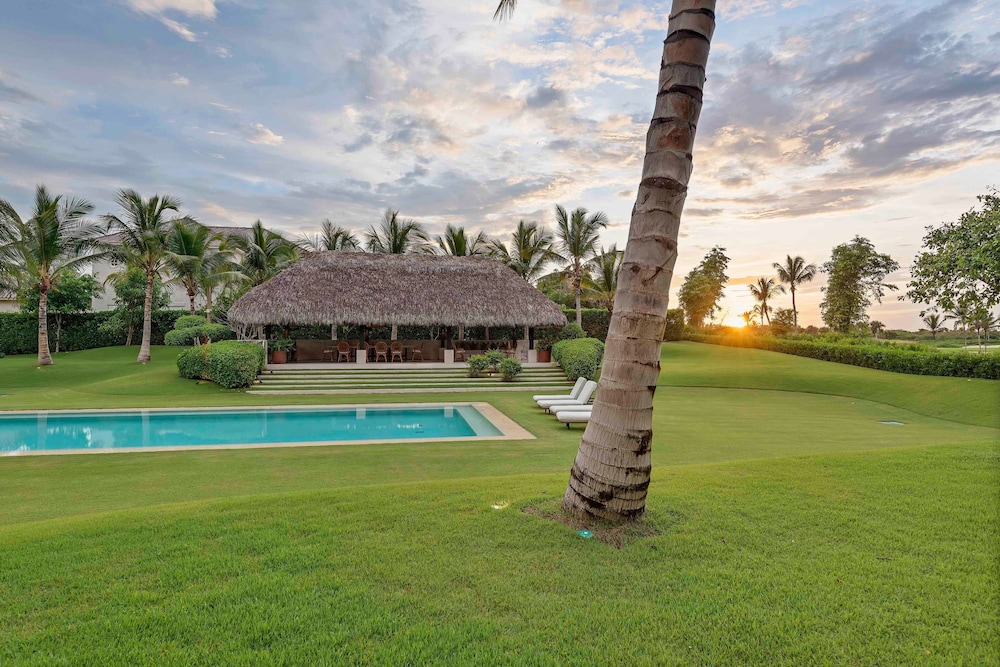 Magnificent 5BR Modern Tropical Villa With Pool
