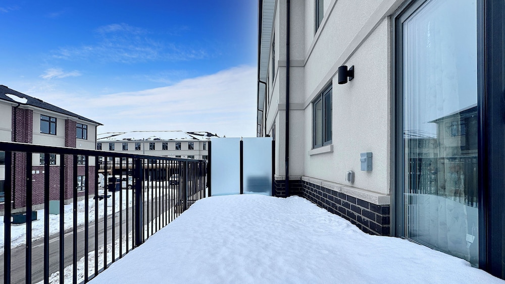 Modern 3-bedroom Oshawa Home