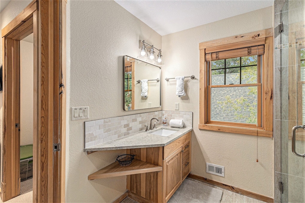 Solitude Beaver #3 - Estes Park 2 Bedroom Condo by RedAwning