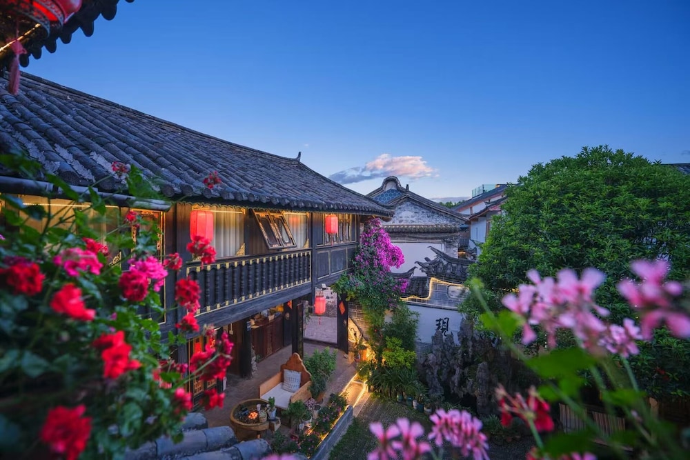 Yiyuan Snow Mountain View Historical Naxi House - Lijiang Old Town Mufu branch