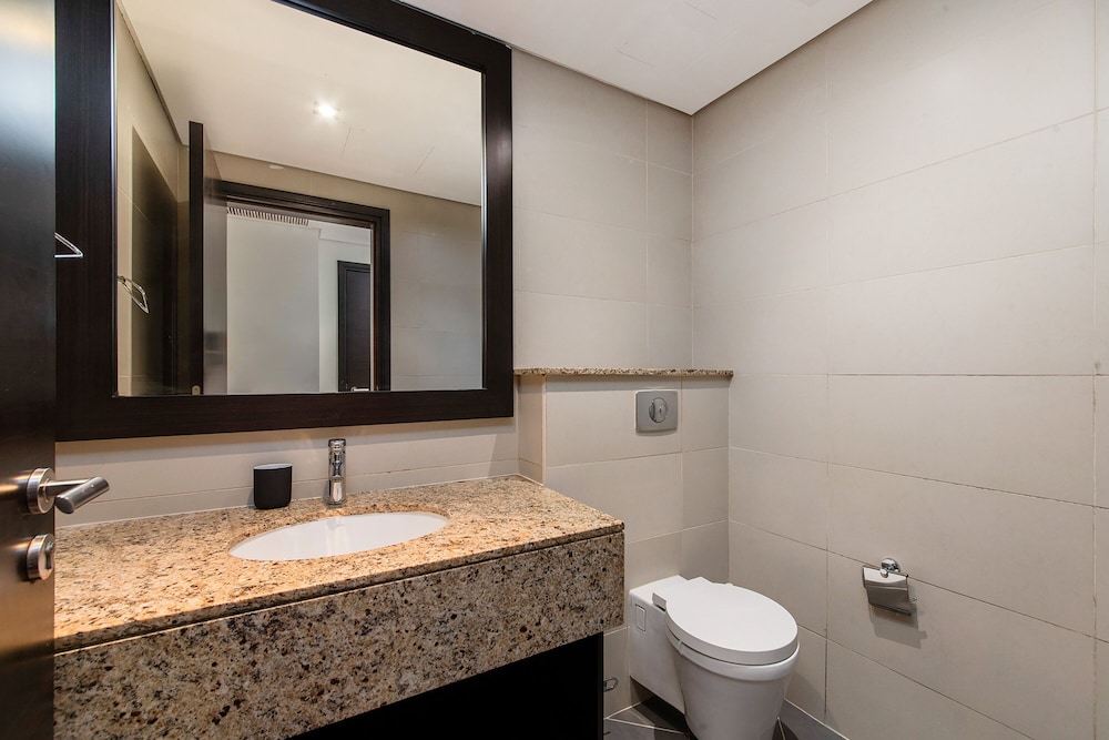 Exotic Apartments at Royal Amwaj