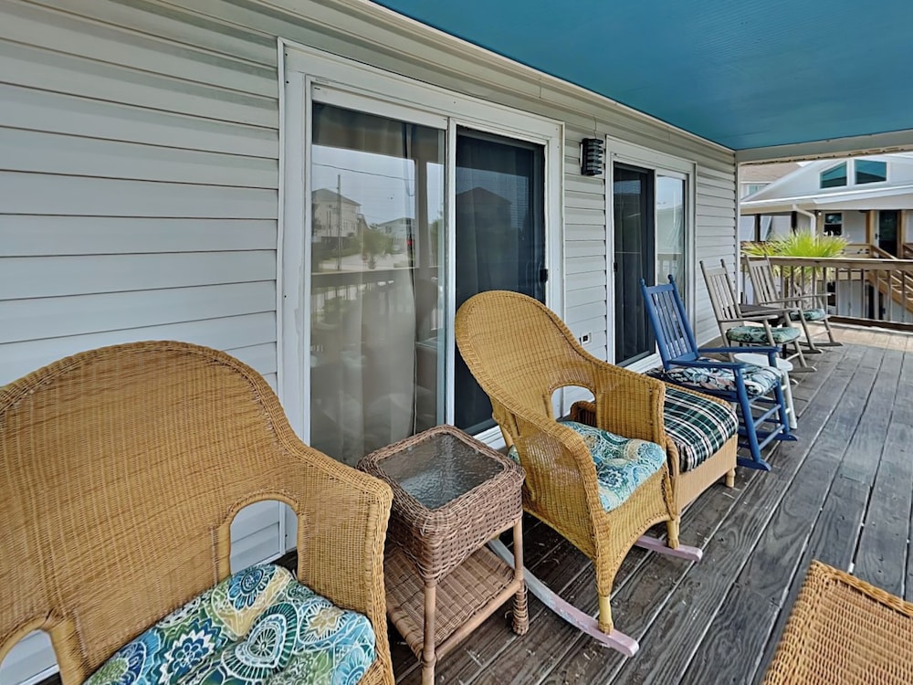 Sassy Seahorse by Topsail Realty