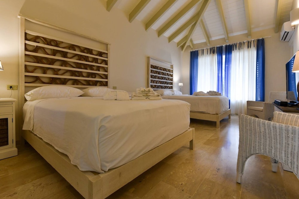7 Bedrooms Luxury Colonial Villa Complete New 2017