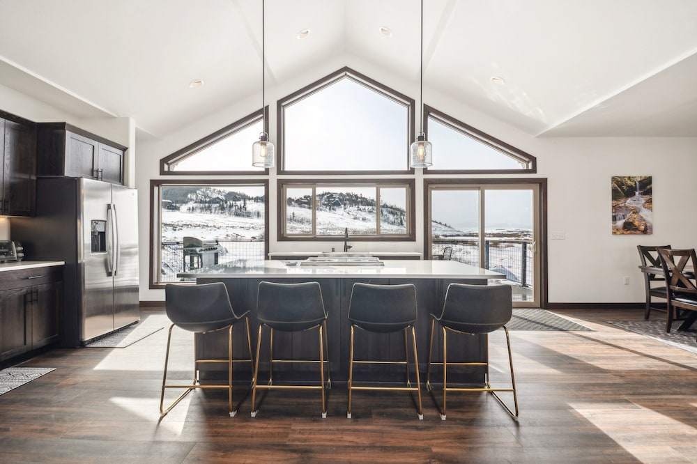 Mountain Bliss Retreat 4 Bedroom Home