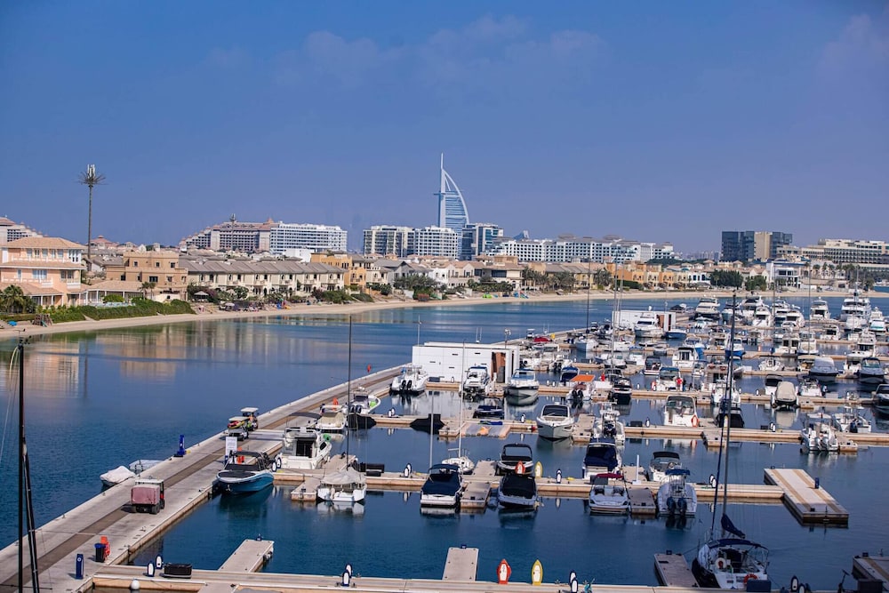Palm Views East - Lovely View - Luxury Furnished