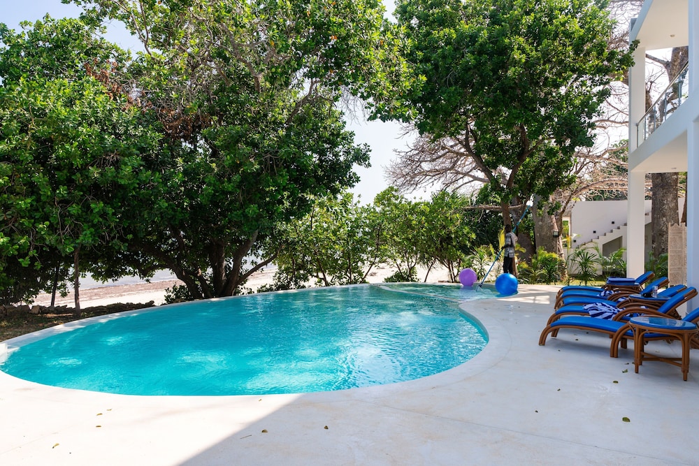 Coral Cove Diani Treehouses