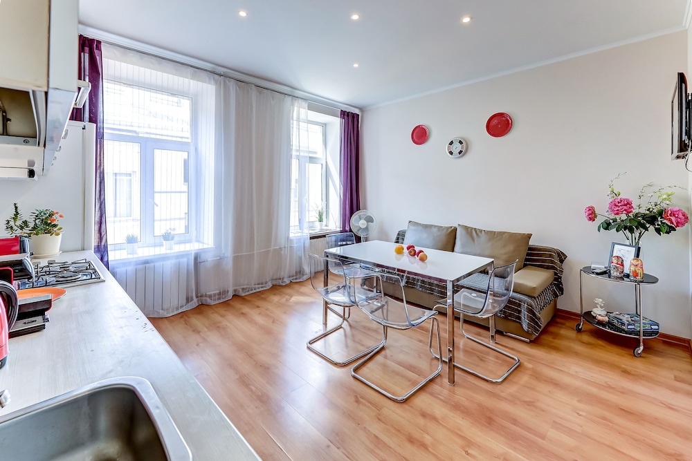 Home4day Central Apartment on Nevsky Prospekt