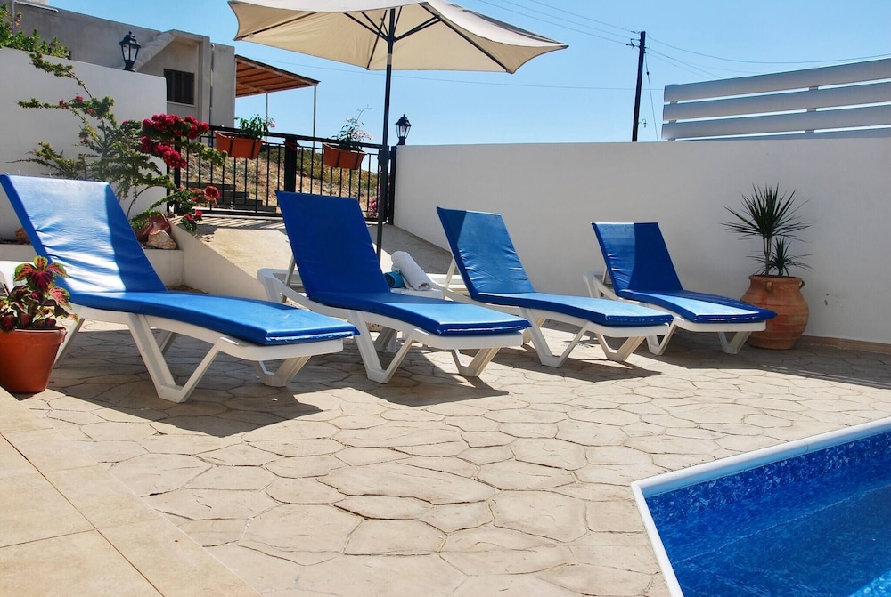 Villa Only 50m To The Sea, Sleeps 12, Polis