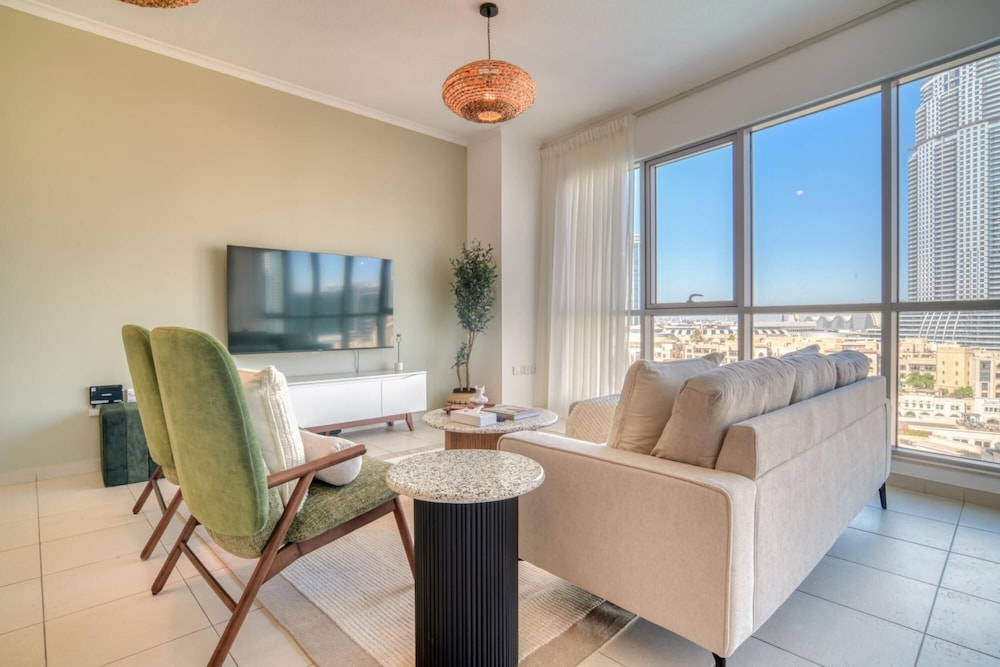 Urban Chic Downtown Apt w Dubai Fountain Views