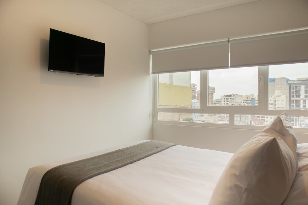 Striking 1BR in Miraflores