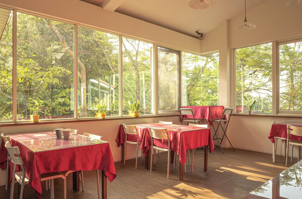 Regale Villa Hotel