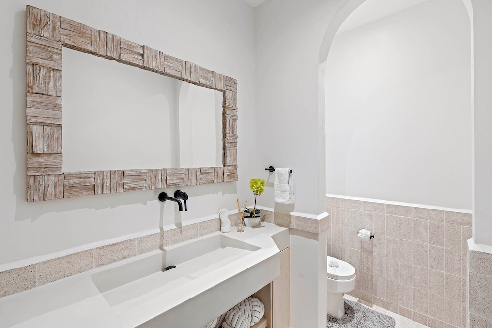 Modern Garden Villa with Private Pool, Outdoor Kitchen & Separate Casita Near Playa Potrero