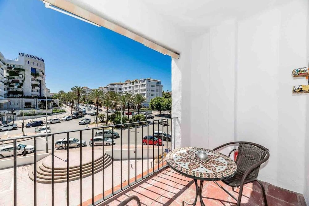 Beautiful 2 Bedrooms Apartment In Puerto Banus
