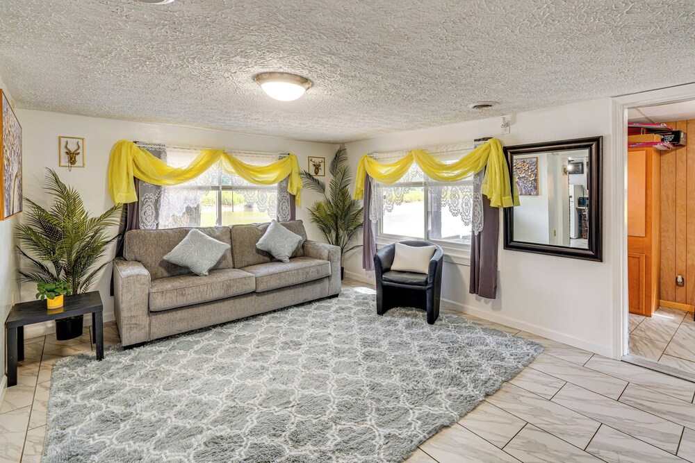Cozy House on Meadowbrook Lake: Serene, Scenic!