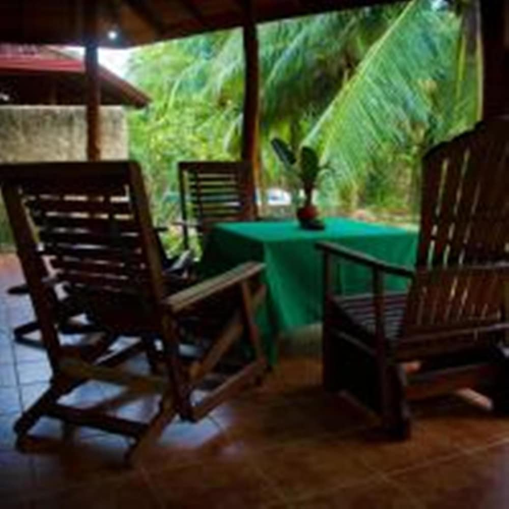 Yoho Green Garden Cabanas