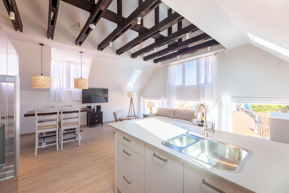 Historic Heartbeat 2BR Townhouse in Central Bliss