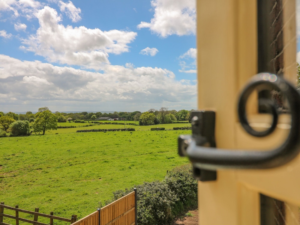 Acorn Lodge