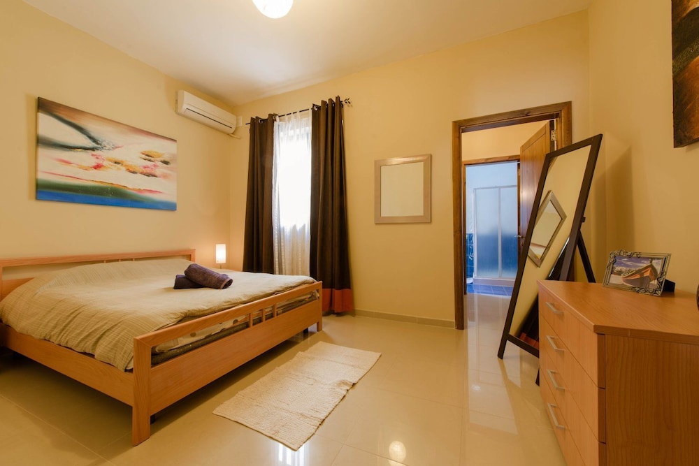 Luxury Holiday Apartment IN Qawra photo 2
