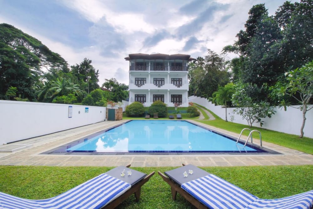 Rockery Villa