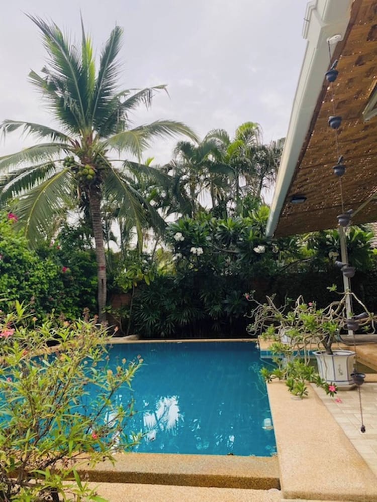 Hidden Villa Oasis Private Pool 2km to Beach&mall