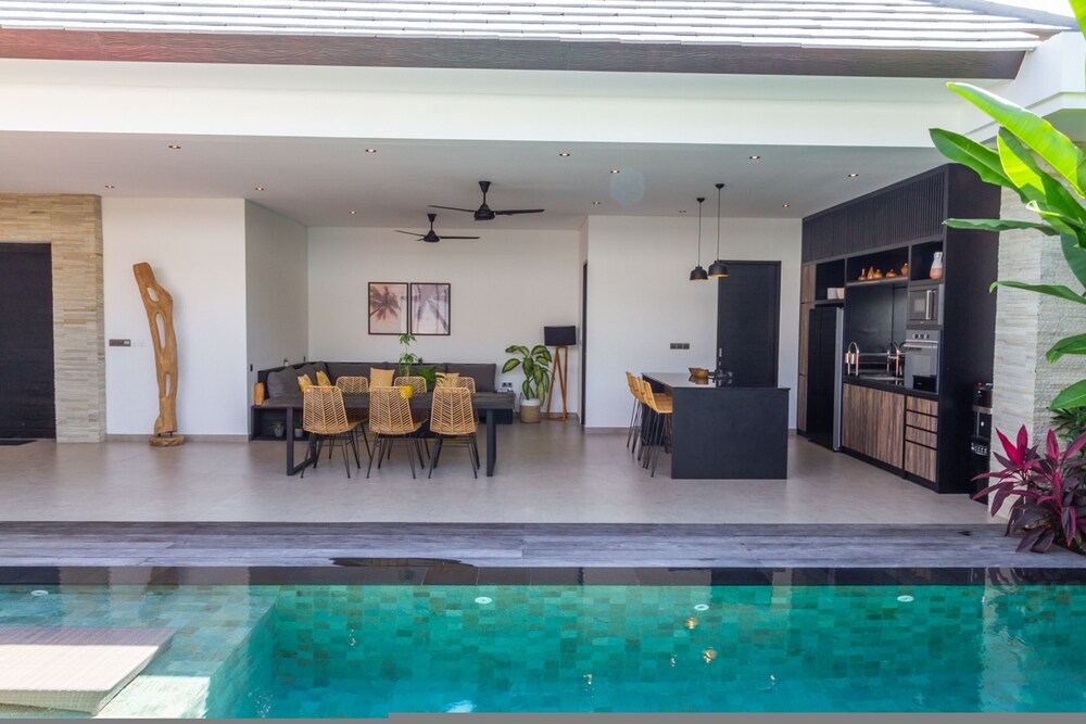 Villa Lys by Alfred in Bali - Charming 3BD Villa w Pool View Near Berawa Beach