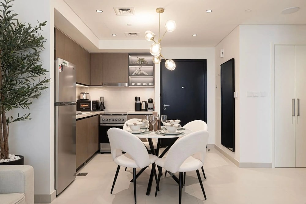 Burj Crown Lux Apartment by Dubai Mall