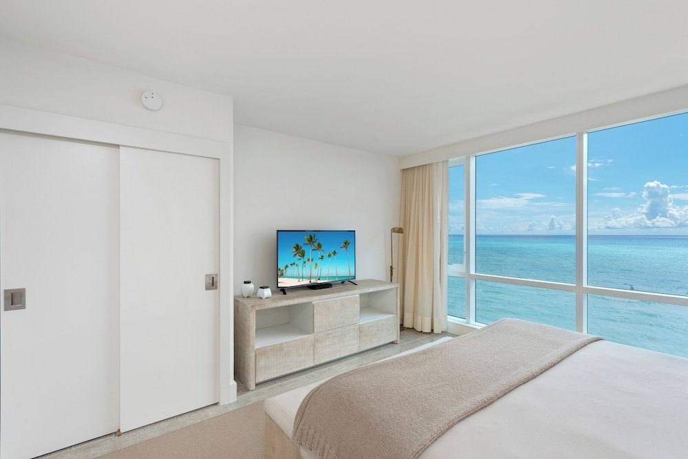 Luxury Vacation Rentals at 1 Hotel & Homes by LRMB