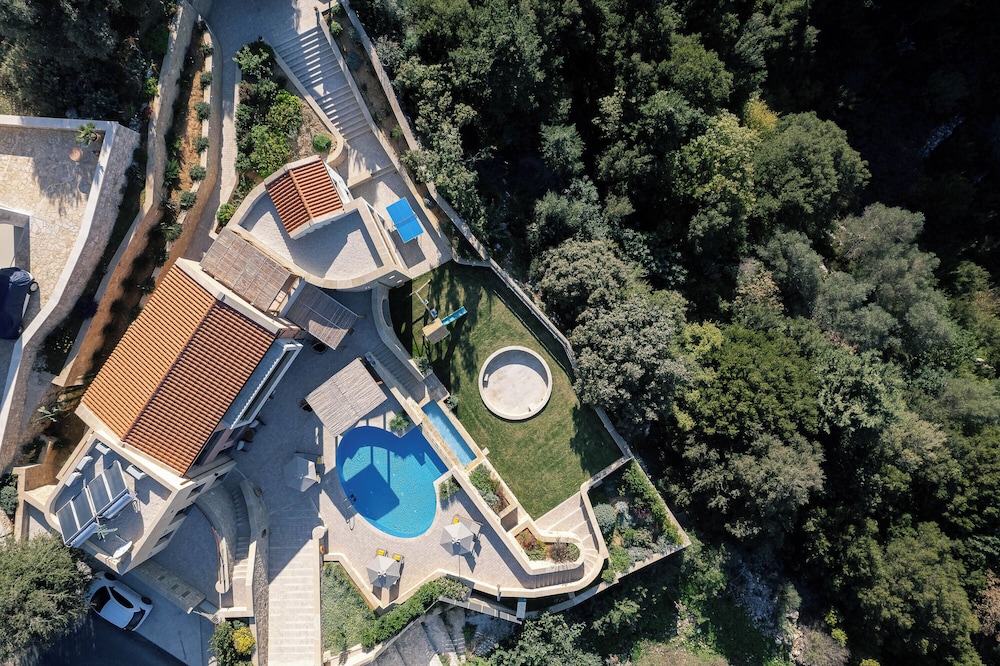 Vardina Villa