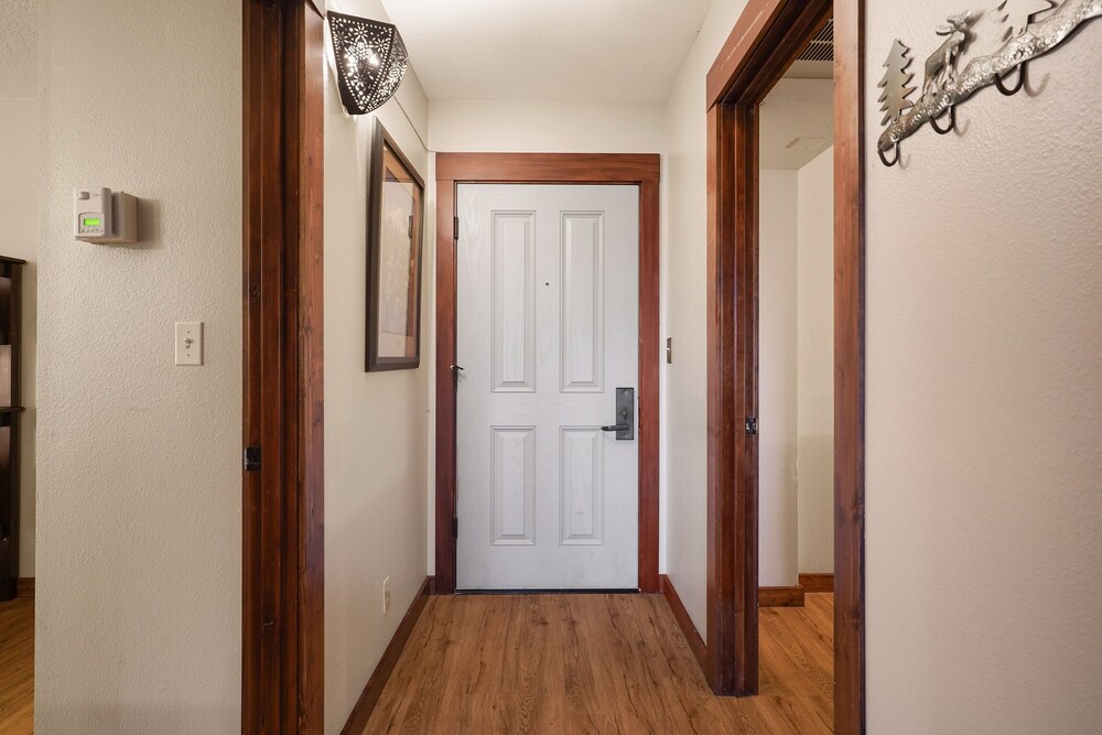 Seventh Mountain 1123 3 Bedroom Condo by RedAwning view 4